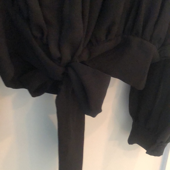 Frame sheer top with elastic detail around the yoke area. Black - Picture 4 of 6